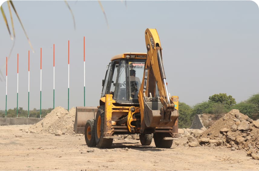 Imagen de una máquina de construcción en una obra en construcción haciendo mnonitoreo y control de obras